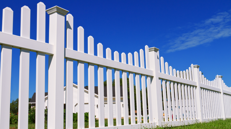 Vinyl vs. Wood Fences: Which One Is Better?